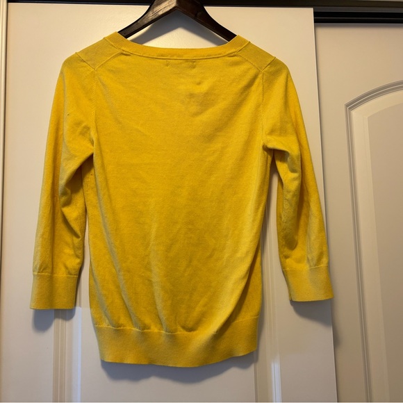 Banana Republic Light Weight Sweater - Picture 2 of 5